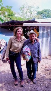 At Fundación Mujeres en Paz Colombia, we build peace from the ground up. Thanks to the solidarity of our donors, we have been able to provide food supplies, clothing, and toys to farming families and children in Apulo, Cundinamarca.