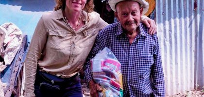 At Fundación Mujeres en Paz Colombia, we build peace from the ground up. Thanks to the solidarity of our donors, we have been able to provide food supplies, clothing, and toys to farming families and children in Apulo, Cundinamarca.